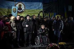 Тимошенко пришла на Майдан и обратилась с речью к митингующим 