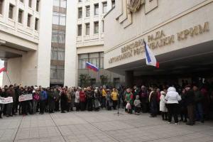 В связи с захватом госучреждений Крыма по тревоге подняли ВВ МВД и личный состав милиции
