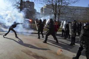 В ходе столкновений в Боснии пострадали более двухсот человек