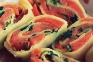 Сырный рулет с красной рыбой