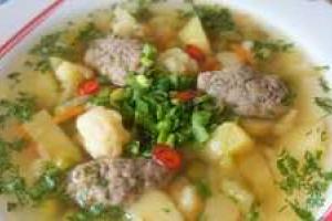 Суп с кнелями из куриной печенки