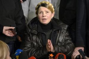 Тимошенко призывает пока не уходить с Майдана