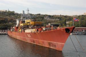 Россия потопила собственный корабль, чтобы загородить выход в море украинским ВМС