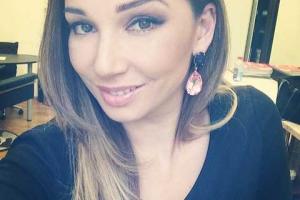 Анфиса Чехова выщипала брови ниткой