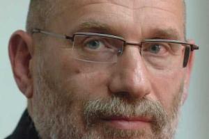 Акунин предупреждает Россию о "мрачном" будущем, банкротстве и инфляции 