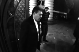 В сети появилось видео, как Янукович покидает Межигорье 
