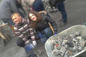 Камалия вышла на субботник в центре Киева