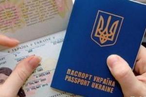 Кабмин не будет спешить с вводом виз в Россию