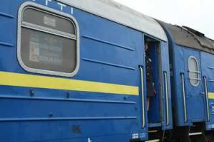 Мужчина на ходу пытался выскочить из электрички