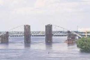 Спасатели достали из воды тело юноши, которого поразило электрическим током