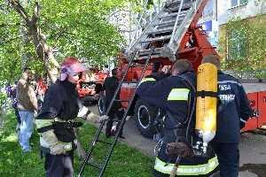 Ровно: во время пожара спасатели эвакуировали 8 жильцов многоэтажки 