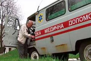 51-летний мужчина, ремонтируя крышу дома, упал с лестницы