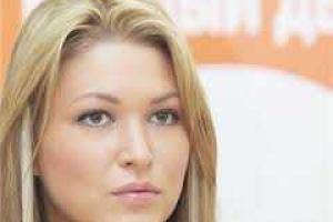 Дубцова показала глубокое декольте