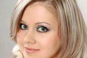 Певица Натали разговаривает со своими длинными ногами