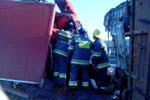 Спасатели оказали помощь по освобождению пострадавшего и тела погибшего в ДТП