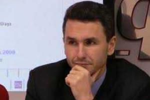 Один из основателей УРА считает бессмысленным переводить деньги армии, сдающейся без боя