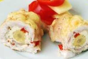 Куриные рулетики с маринованной кукурузой