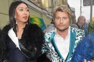 Басков пришел на юбилей Пугачевой с новой невестой
