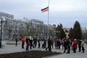 Сепаратисты подняли свой флаг над горсоветом Артемовска
