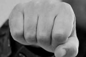 В Счастье возле кафе избили двух братьев 
