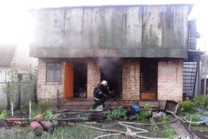 В Киевской области спасатели предотвратили взрыв газовых баллонов