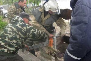 Спасатели вытащили женщину, которая упала в колодец