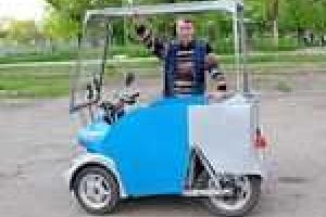 Умелец из Луганска за три месяца собрал автомобиль из картона 