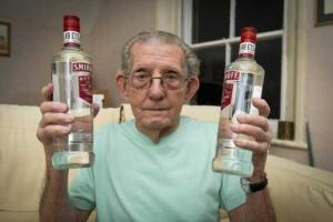 92-летнему ветерану не продали водку, потому что не смог доказать свое совершеннолетие