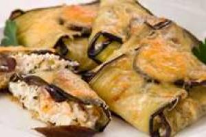 Баклажанные конвертики с сыром