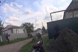 Появилось видео перестрелки между двумя бандами террористов в Славянске