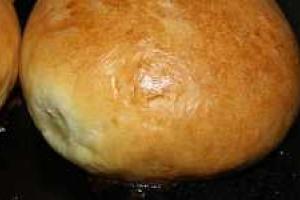 Булочки на опаре с сырной начинкой