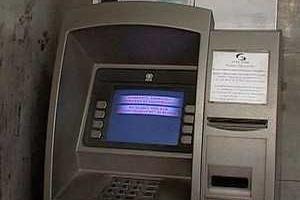 Сепаратисты оставили жителей Донецкой и Луганской областей без зарплат и пенсий