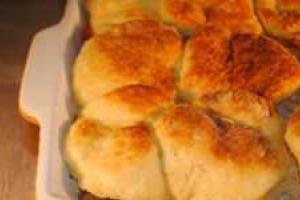 Курица, тушеная с белым соусом