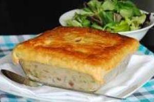 Пирог-запеканка с курицей, грибами и овощами