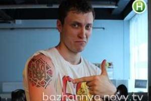 Ведущий проекта «1000 женских желаний» набил на плечо вышиванку