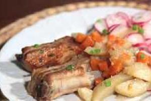 Ребрышки с овощами в горшочках