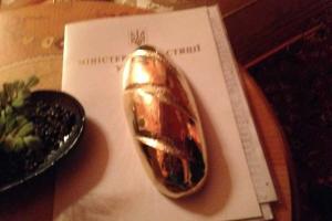 В прокуратуре назвали человека, который подарил Януковичу золотой батон