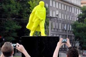 В Кракове появился писающий Ленин