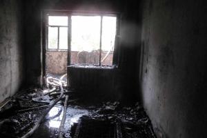 Запорожье: спасатели во время пожара спасли 3-месячного мальчика, его семью и соседа