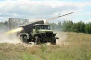 Окраину Луганска обстреляли из российских установок "Град" 