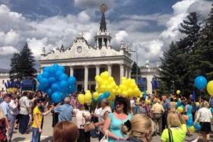 Геннадий Кернес прибыл в Харьков, его встречали бюджетники