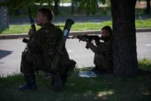 В Луганске около 400 террористов блокируют жителей в домах