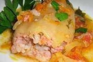 Перец фаршированный мясом и рисом