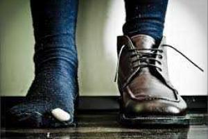 Для работающих украинцев введен «военный налог»