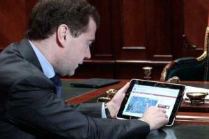 Что нашли хакеры во взломанной почте Медведева?