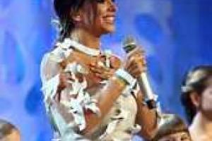 Ани Лорак просит не манипулировать ее именем