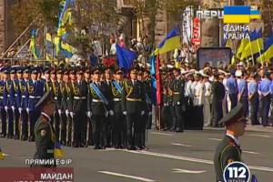 В Киеве на Крещатике начинается военный парад 