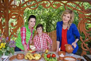 Публичные персоны покажут как живут на даче