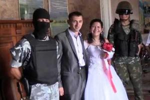 Пятая свадьба в "ЛНР": гости скрывают лица