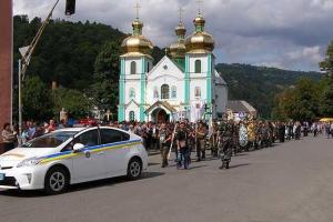 В Рахове похоронили еще одного солдата, погибшего под Луганском